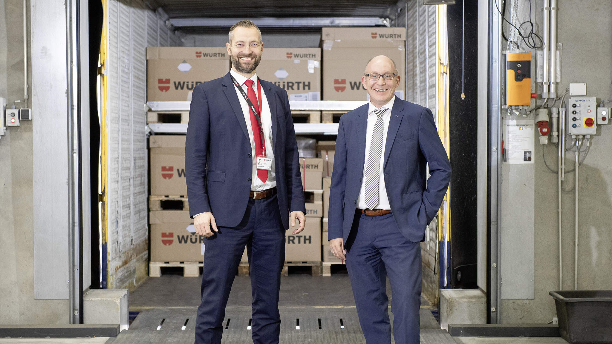 From left to right: Jochen Höschle, in charge of the supply chain for Adolf Würht GmbH & Co. KG, and Marc-Oliver Bohlender, DACHSER brand manager in Öhringen From left to right: Jochen Höschle, in charge of the supply chain for Adolf Würht GmbH & Co. KG, and Marc-Oliver Bohlender, DACHSER brand manager in Öhringen