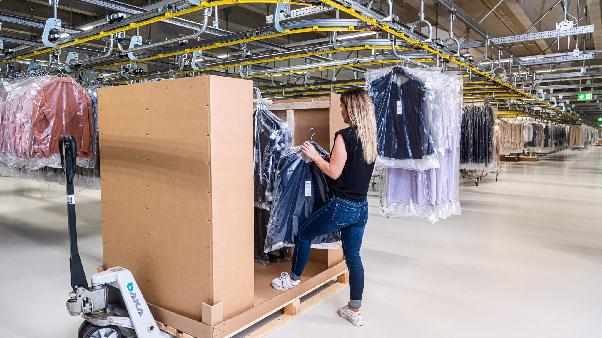 A sophisticated logistics solution for a sophisticated sector A sophisticated logistics solution for a sophisticated sector
