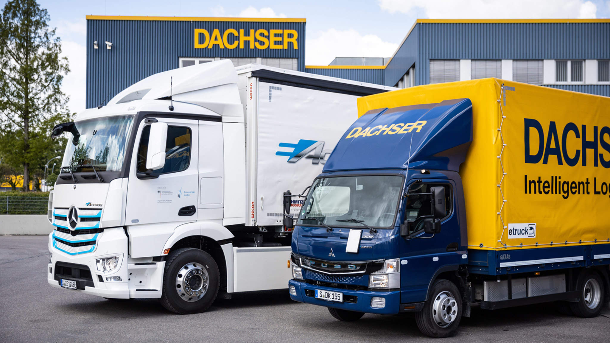 All-electric trucks enabling DACHSER Emission-Free Delivery in Stuttgart: Mercedes-Benz eActros (left) and FUSO eCanter (right)