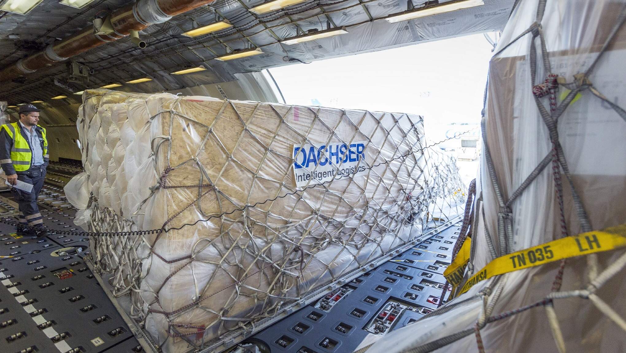 One year of weekly Frankfurt-Chicago-Frankfurt air freight service One year of weekly Frankfurt-Chicago-Frankfurt air freight service