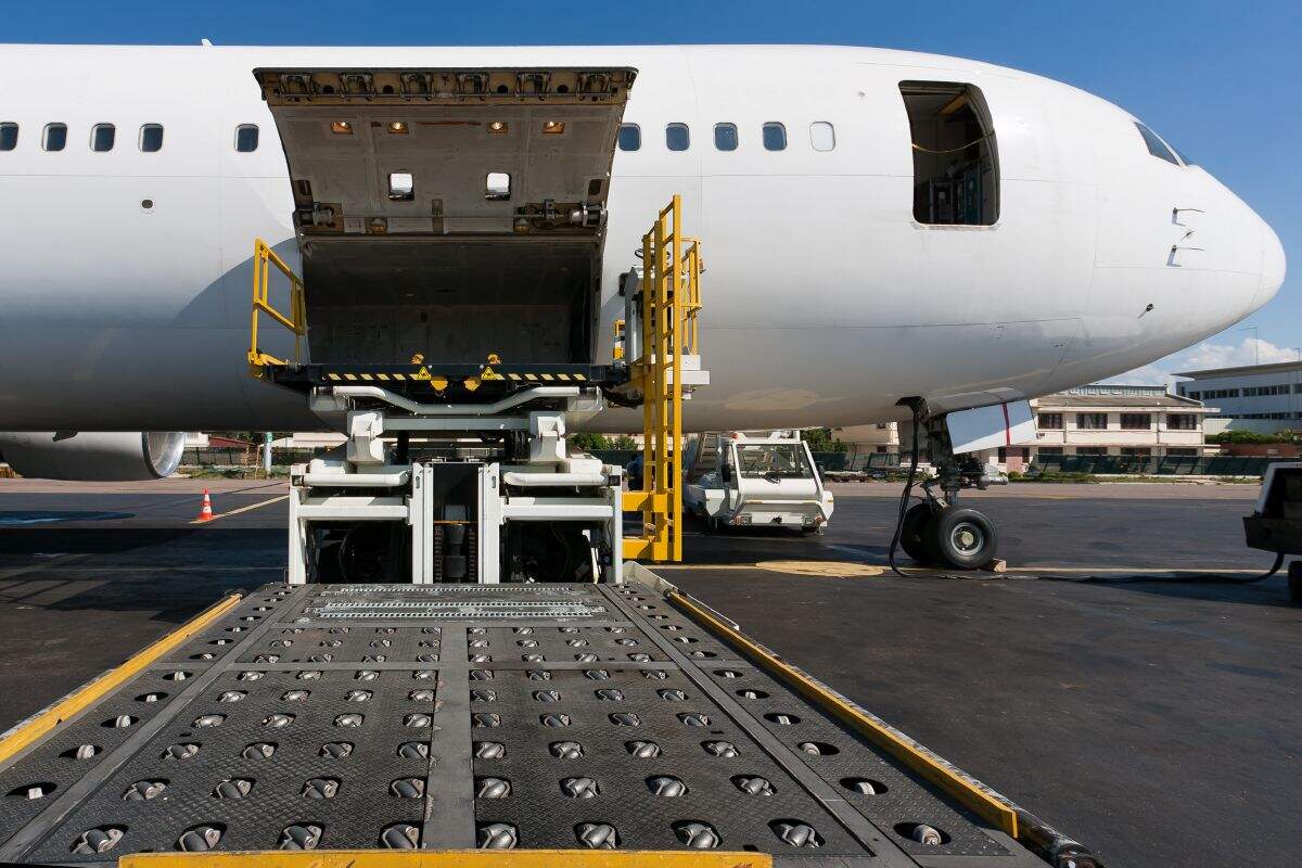 Roundtrip charter flights between US and Europe Roundtrip charter flights between US and Europe
